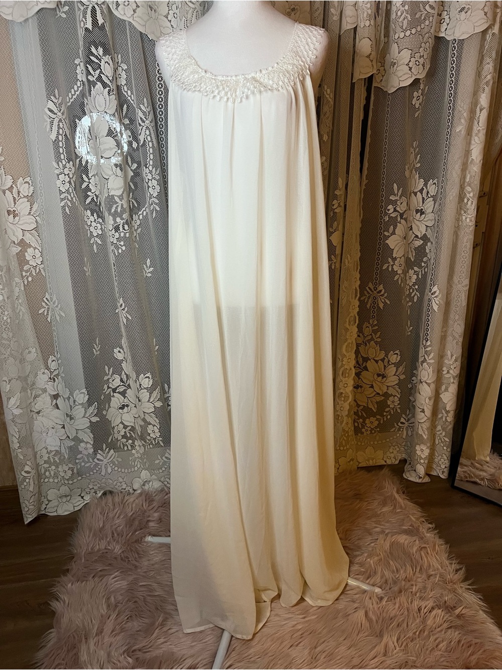 Zanzea White Long Flowing Chemise with Lace Style Neckline NWT Large Sheer